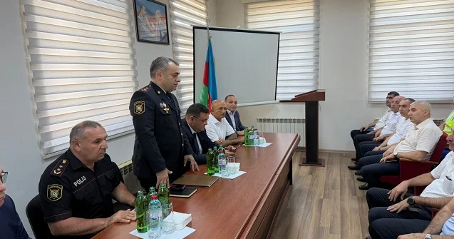 Polis bu zavodda maarifləndirici tədbir keçirdi Foto