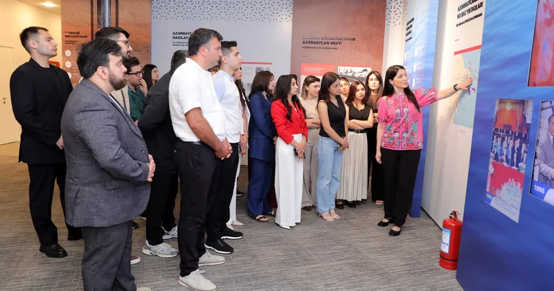 SOCAR ın Baş ofisində gənc media nümayəndələri üçün növbəti məlumatlandırma sessiyası təşkil olunub FOTO