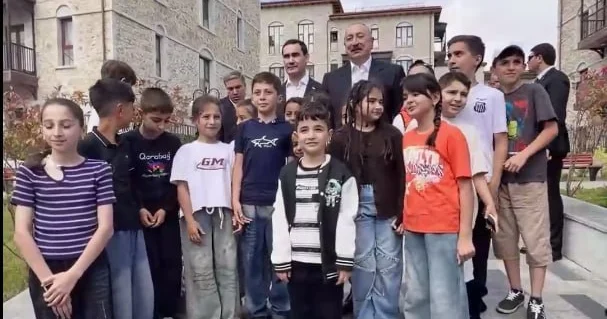 İlham Əliyevin Şuşada uşaqlarla səmimi görüşü VİDEO