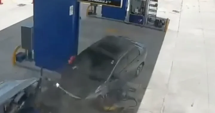 В Испании автомобиль влетел в трёх человек на заправке ВИДЕО