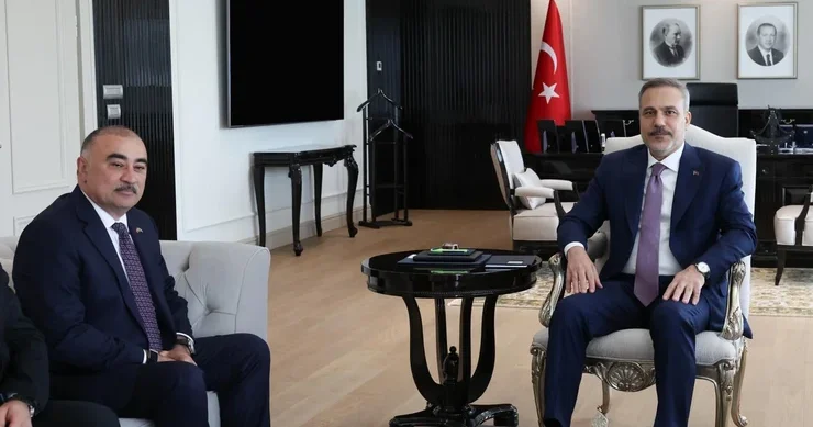 Hakan Fidan Azərbaycanın Türkiyədəki səfiri ilə görüşüb