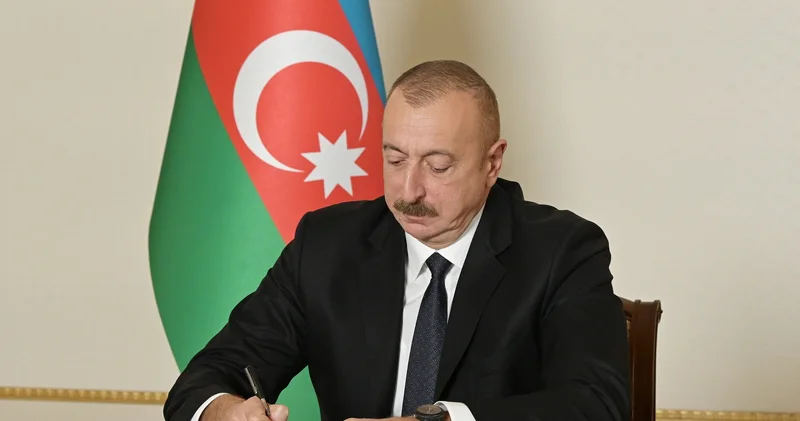 Prezident Gənclər və İdman Nazirliyinin əməkdaşlarını təltif edib