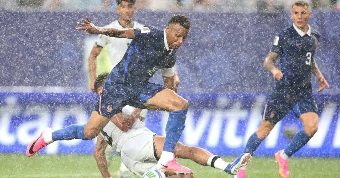 DÇ 2026: Mbappe dubl etdi, Fransa pley offa vəsiqə qazandı