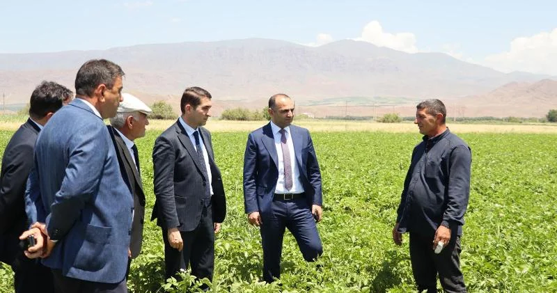 “Aqroservis” ASC rəhbəri Naxçıvanda vətəndaş qəbulu keçirib