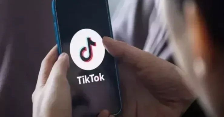 Tiktokda canlı yayımda söyüş söyən həbs olundu