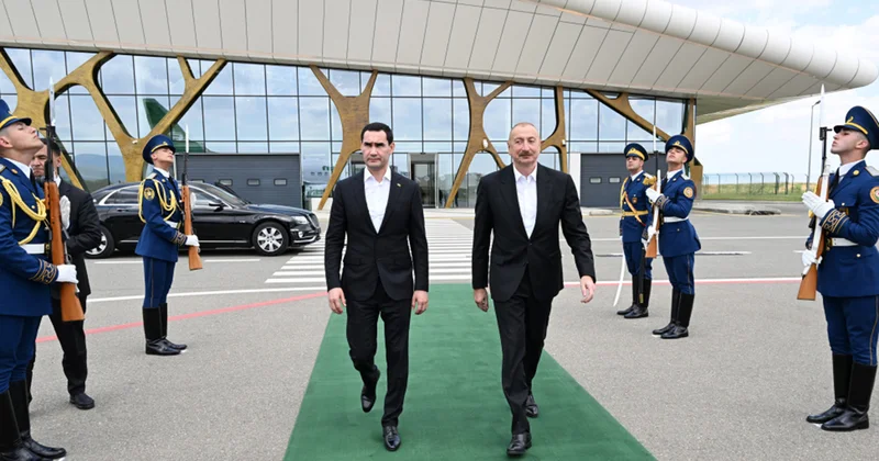 İlham Əliyev həmkarını yola saldı Fotolar