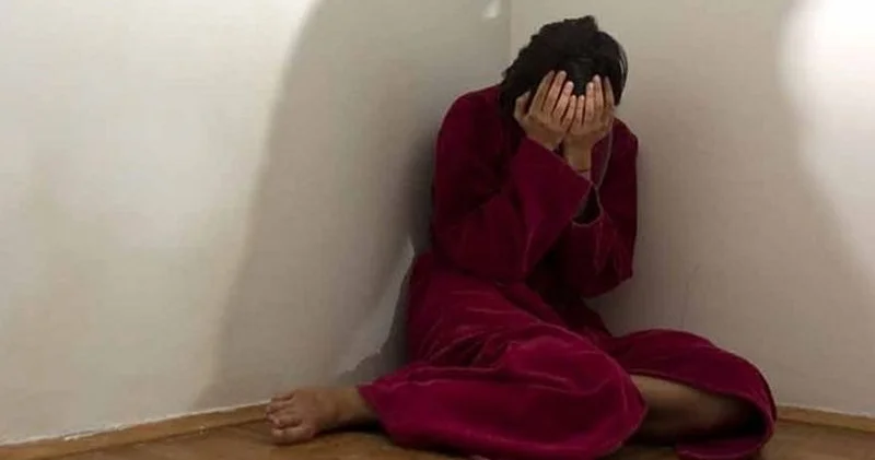 Kişi yemək hazırlamayan arvadına telefonla vuraraq xəsarət yetirdi KONKRET