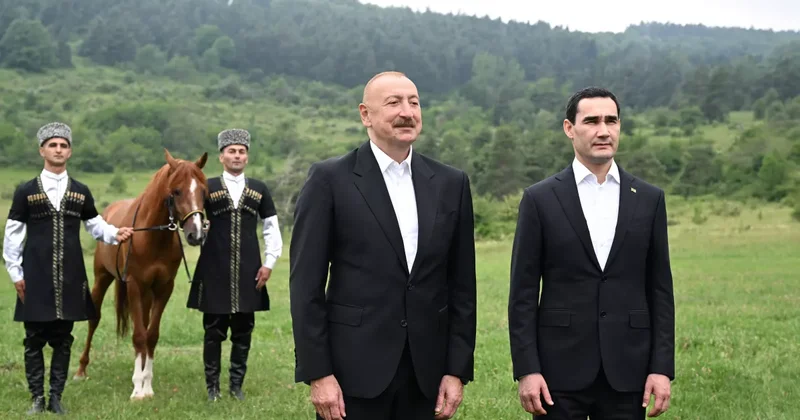 Алиев подарил Бердымухамедову карабахского скакуна ФОТО