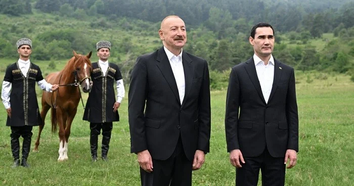 İlham Əliyev Berdiməhəmmədova Qarabağ atı hədiyyə etdi