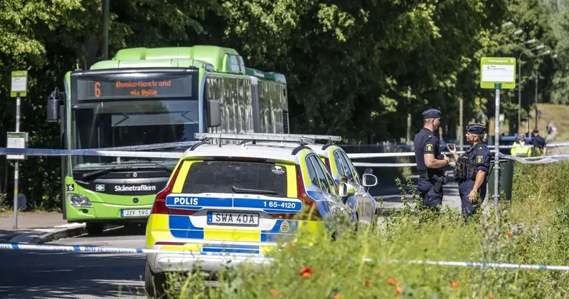 В шведском Мальмё два подростка получили ранения в автобусе, двое задержаны