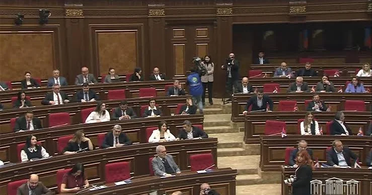 Erməni deputatların andı da dəyişir