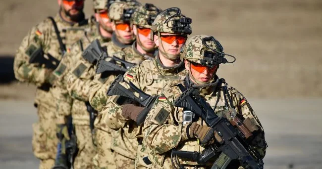 Almaniya Belarus sərhədinə minlərlə əsgər yerləşdirir