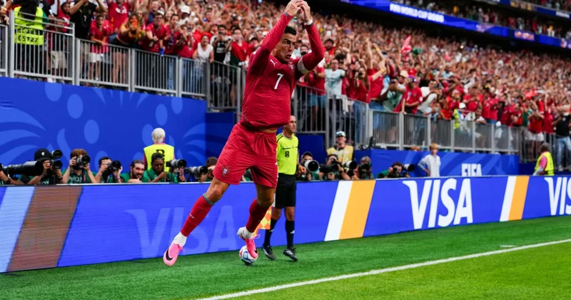 Ronaldo yenə seçildi Portuqaliya matçının ən yaxşısı oldu