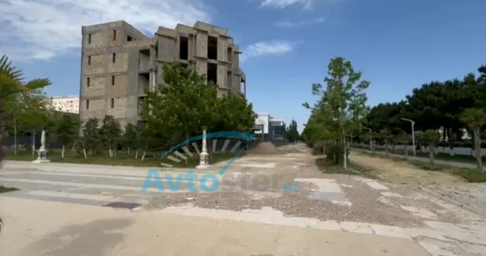 Sumqayıtda tikinti normaları pozulur, yaşıllıq qırılır, səki məhv olunur ŞİKAYƏT VİDEO