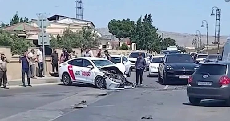 Lökbatanda sərnişin avtobusu qəzaya düşdü VİDEO