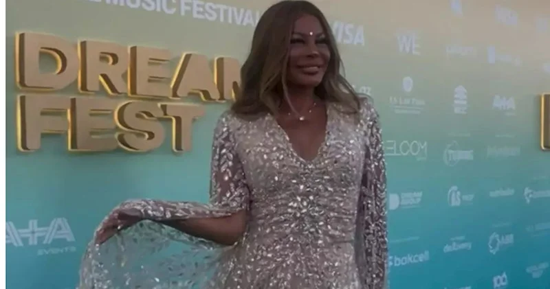 Kazımova “DreamFest”in firuzəyi xalısında VİDEO