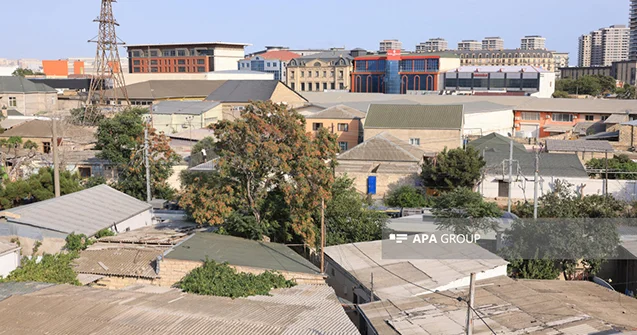 Bakının mərkəzində qanunsuz tikilən bu evlər sökülür Fotolar