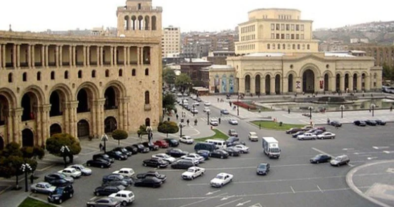 Üfüqdəki siyasi vakuum İrəvanı hara çəkir?