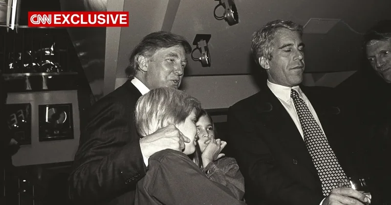 CNN показал архивные фото Трампа в компании Эпштейна