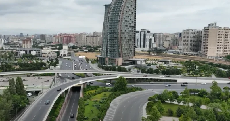 Bakının əsas küçələrinin kəsişməsində problem: Sürücülər narazıdırlar