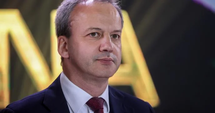 FİDE prezidenti vəzifəsindən istefa verdi