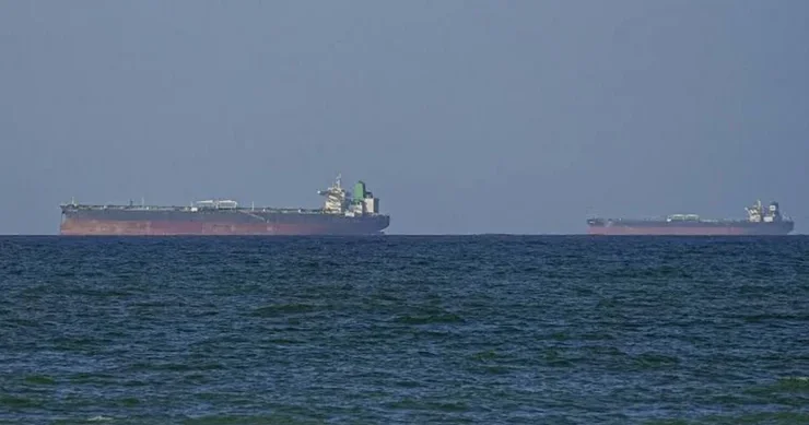 Hörmüz boğazında yeni insident: Tanker minaya düşdü, digər gəmilər geri çəkildi