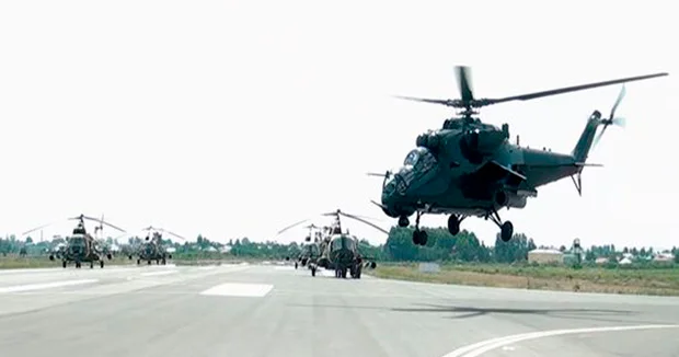 ABŞ ın 120 milyon dollarlıq helikopter təyyarəsi təlim zamanı alovlanıb Video