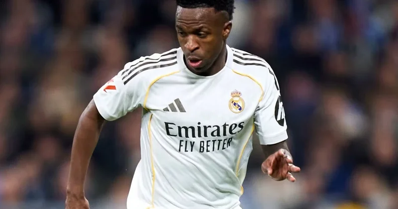 “Liverpul” Vinisiusu azad agent kimi transfer etməyi düşünür