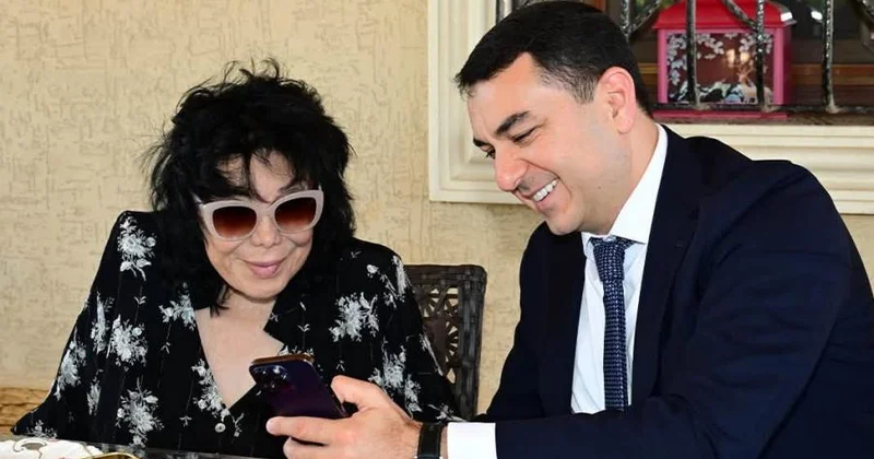 Mədəniyyət naziri yubileyi münasibətilə Xalq artisti Flora Kərimovanı evində ziyarət edib