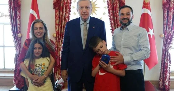 Ərdoğan Cake Not Hate kampaniyası ilə tanınan Coşua Harrislə görüşüb