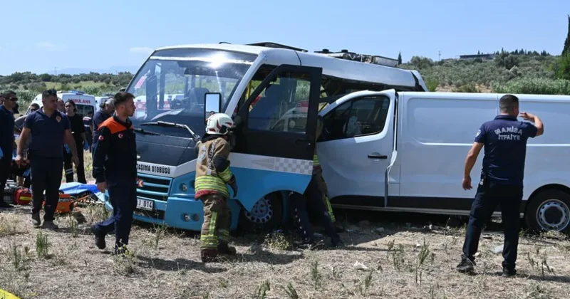Mikroavtobus minik avtomobili ilə toqquşdu Ölən və yaralananlar var