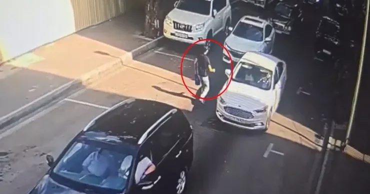 Bakıda ŞOK QARƏT: Bankdan çıxardığı 200 min manatı götürüb qaçdı ANBAAN VİDEO