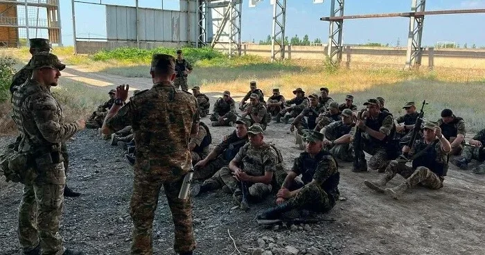 Britaniya Ermənistanda hərbi kadrlar hazırlayır Foto