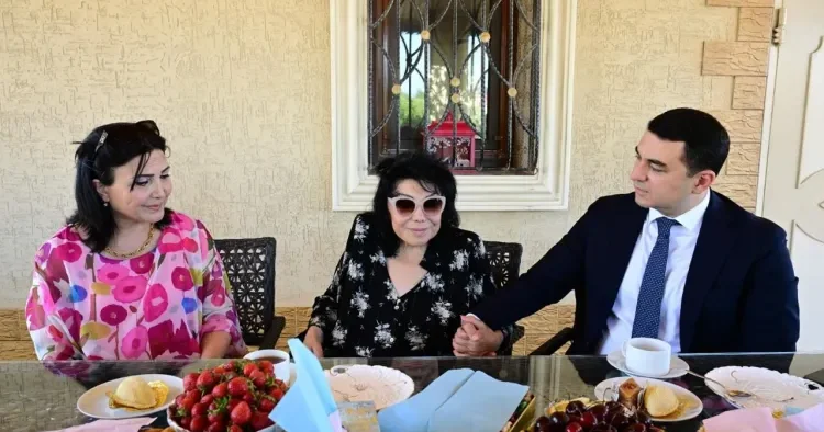 Adil Kərimli Flora Kərimovanı evində ziyarət edib FOTO