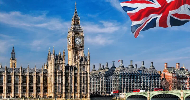 Britaniya müsəlmanları məscidlərə hücumların artdığını bildiriblər