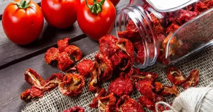 Pomidoru qışa saxlamağın ən dadlı yolu Belə qurudun