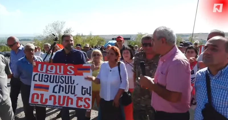 Ermənilər etiraz aksiya keçirir: Rus qoşunları çıxarılsın!
