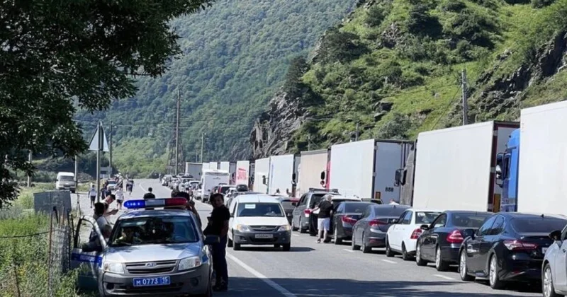 Ermənilərin yüzlərlə yük maşını Rusiyaya buraxılmayıb