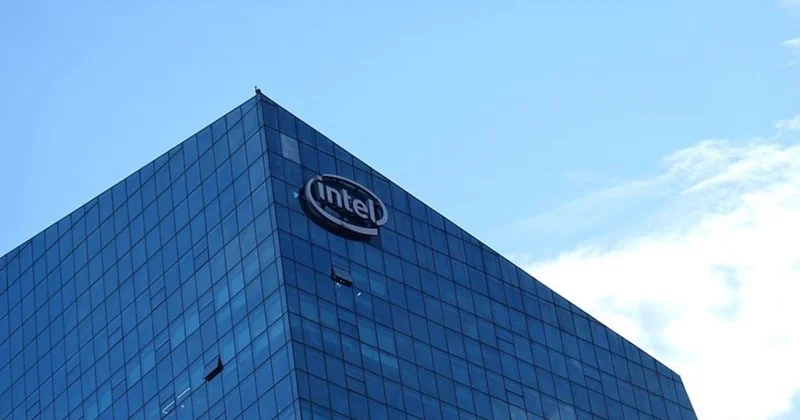 ABŞ Intel şirkətində pulsuz 10 faizlik paya sahib olub