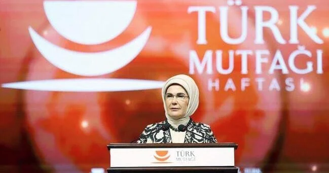 Əminə Ərdoğan Melaniya Trampı Qəzzada uşaqların vəziyyəti barədə danışmağa çağırıb