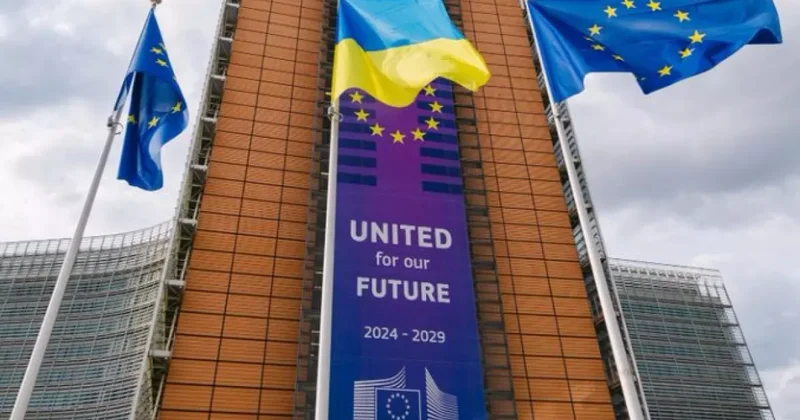 В Брюсселе подняли флаг Украины