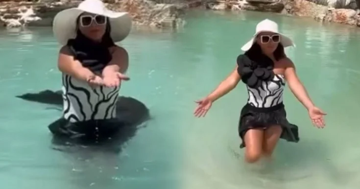 Xatirə hovuzdan görüntüsünü paylaşdı
