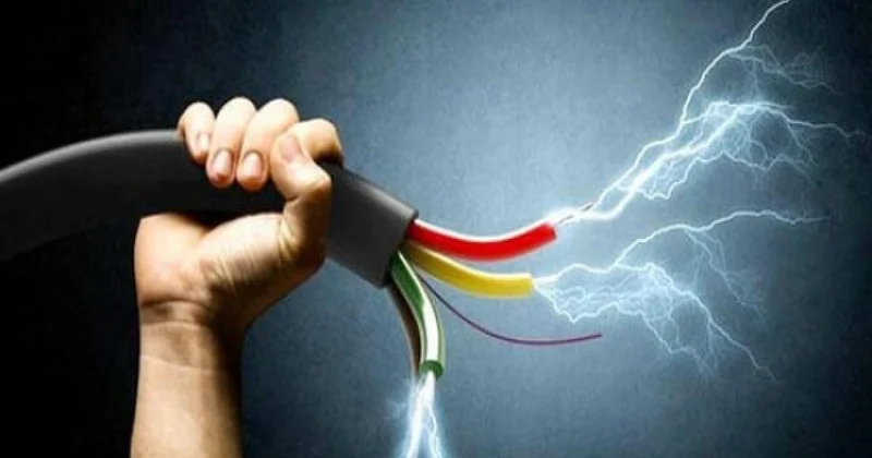 Gəncədə işıq dirəyi aşıb, yeniyetməni elektrik cərəyanı vurub YENİLƏNİB