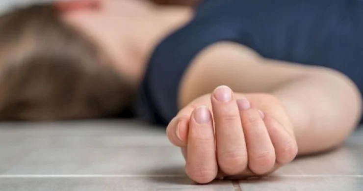 Bakıda DƏHŞƏT: qadının başına güldanla vuraraq öldürdü