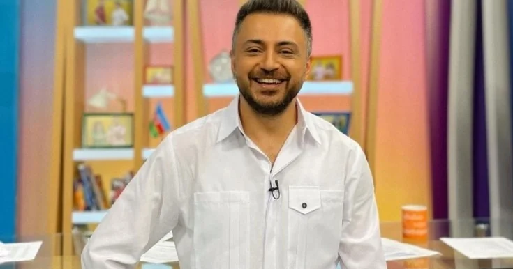 Əli əlimdə, sevgisi üzərimdədir