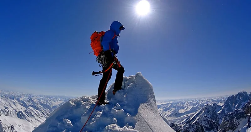 Qırğızıstan dağlarında qalan rusiyalı alpinist xilas edilməyəcək FOTO