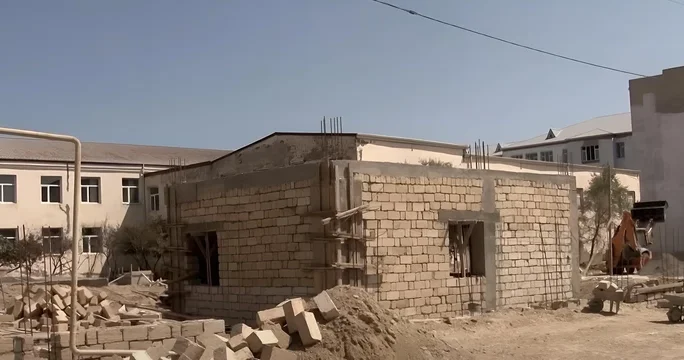 Жители поселка Гобу оказались в транспортной блокаде из за строительства школы