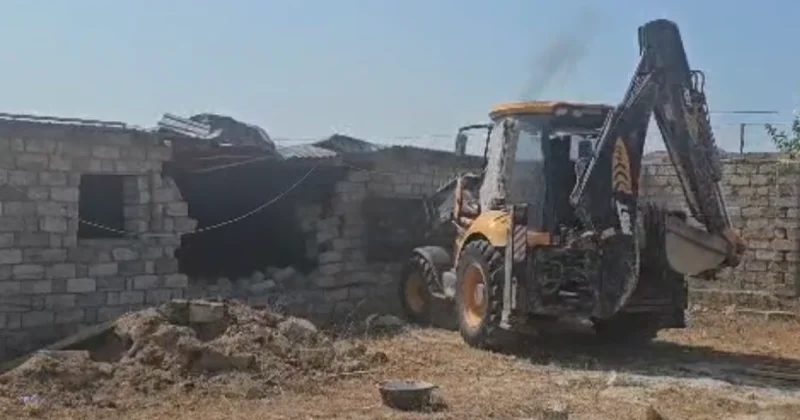 Daha bir qanunsuz tikili söküldü VİDEO
