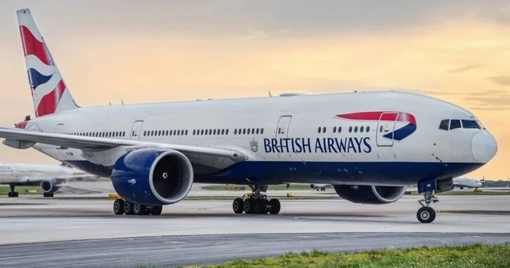 Голый и под наркотиками: бортпроводник British Airways признал вину в шокирующем инциденте