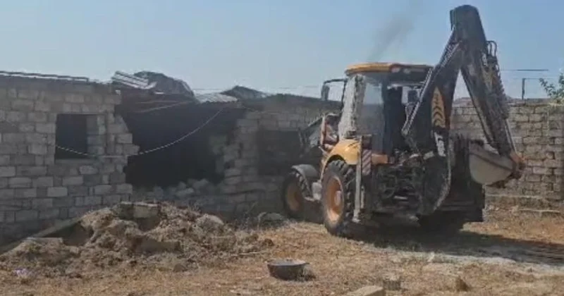 Xəzər rayonunda qanunsuz tikili sökülüb